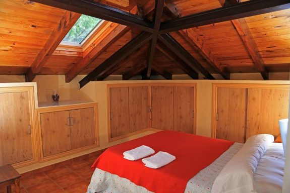 Buhardilla Apartamentos rurales con jardín y piscina en Asturias y vistas al mar. parking privado. Zona infantil